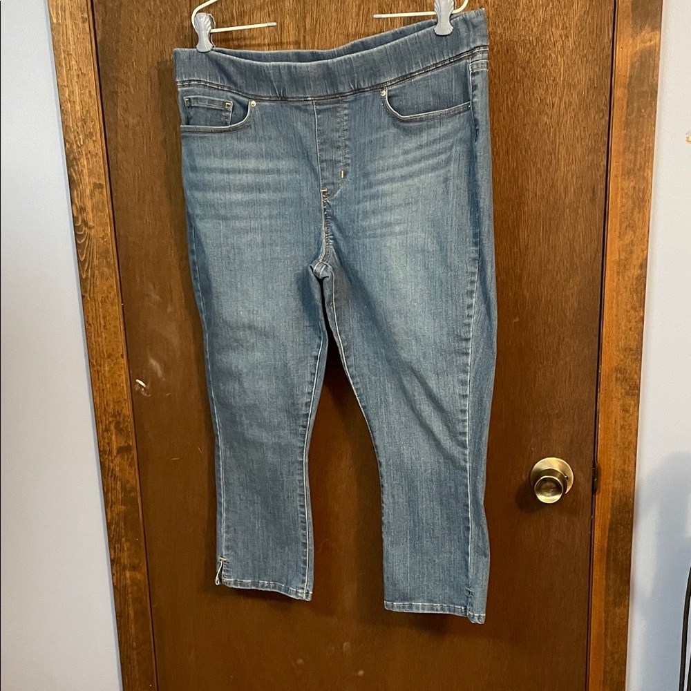 Signature Women's Light Blue Ankle Jeans